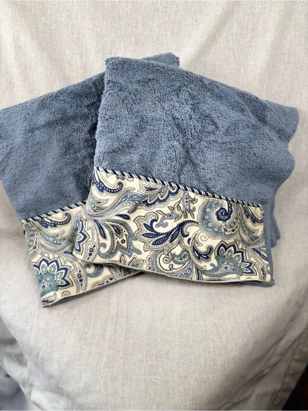 NEW Avanti Premier Egyptian Cotton Bath Towels Set of 2 Blue & Paisley 26x52